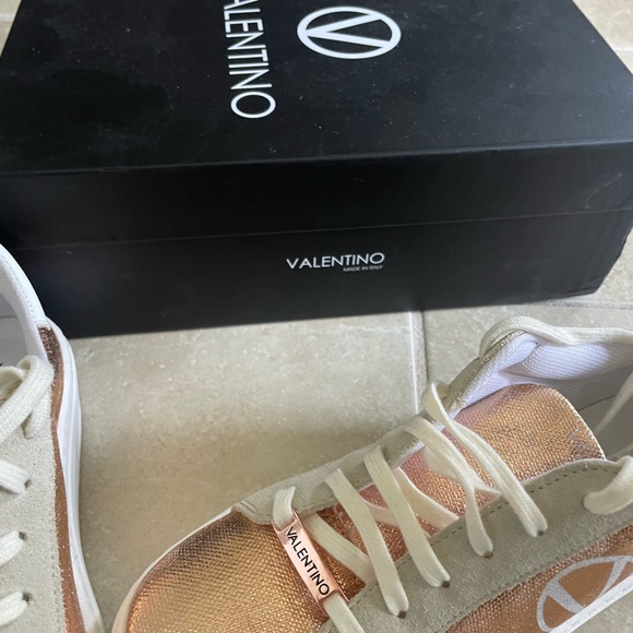 Valentino NWT Metalic Rose Gold Sneakers Size 7 - Picture 4 of 15